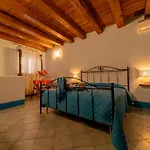 度假居 Solares Vacanze 乌斯蒂卡